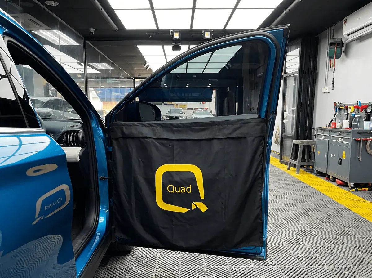 Perlindungan panel pintu semasa pemasangan tinted pada BYD Atto 3
