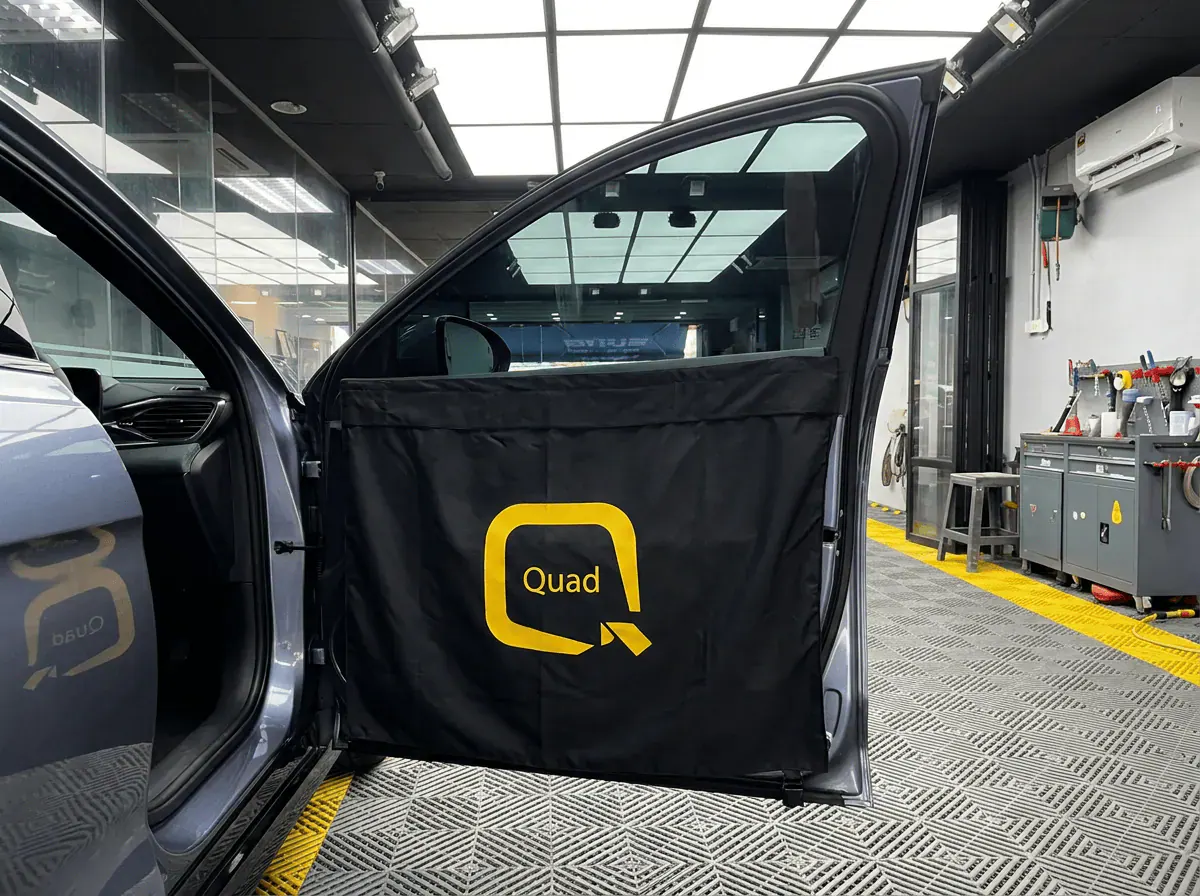 Perlindungan panel pintu semasa pemasangan tinted pada BYD Seal