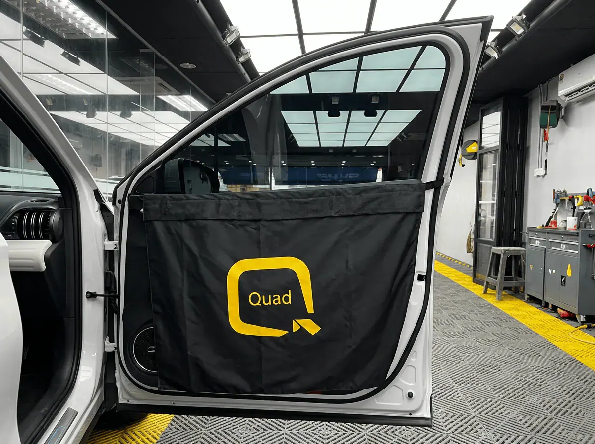 Perlindungan panel pintu semasa pemasangan tinted pada BYD Sealion 7