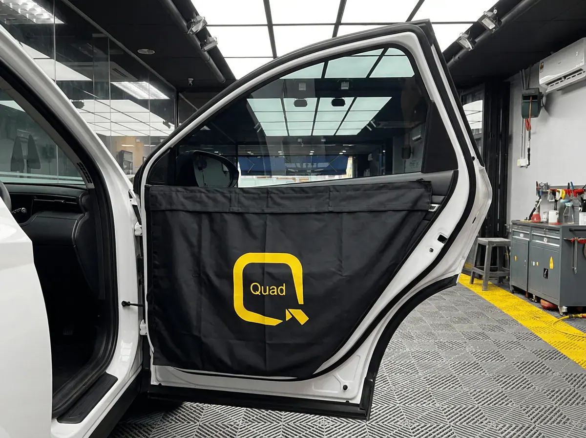 Perlindungan panel pintu semasa pemasangan tinted pada Hyundai Tucson
