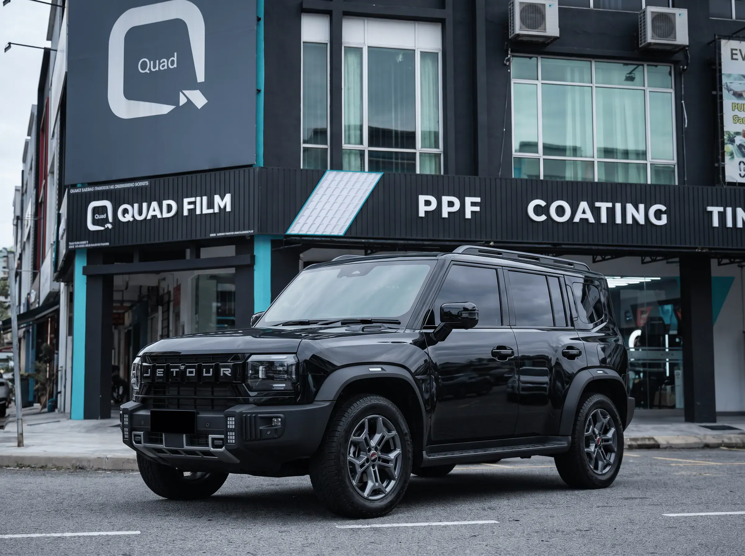 Jetour T2 selepas pemasangan tinted QUAD Film