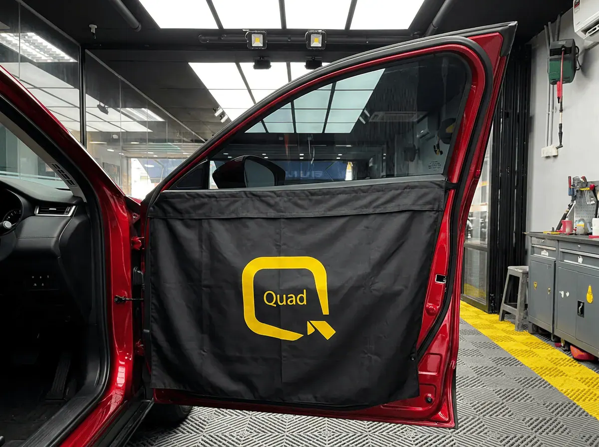 Perlindungan panel pintu semasa pemasangan tinted pada Mazda CX-30