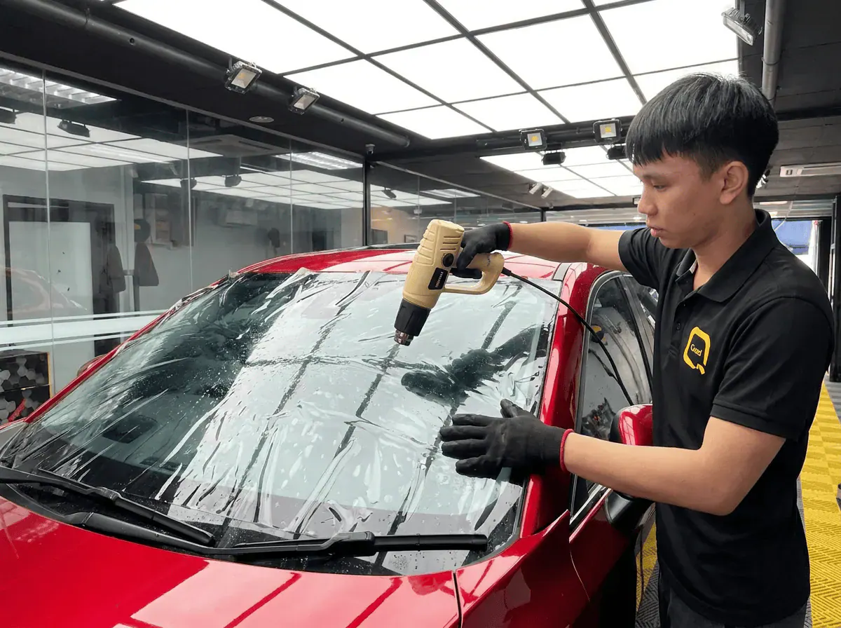 Pengecutan haba terkawal semasa pemasangan tinted pada Mazda CX-5