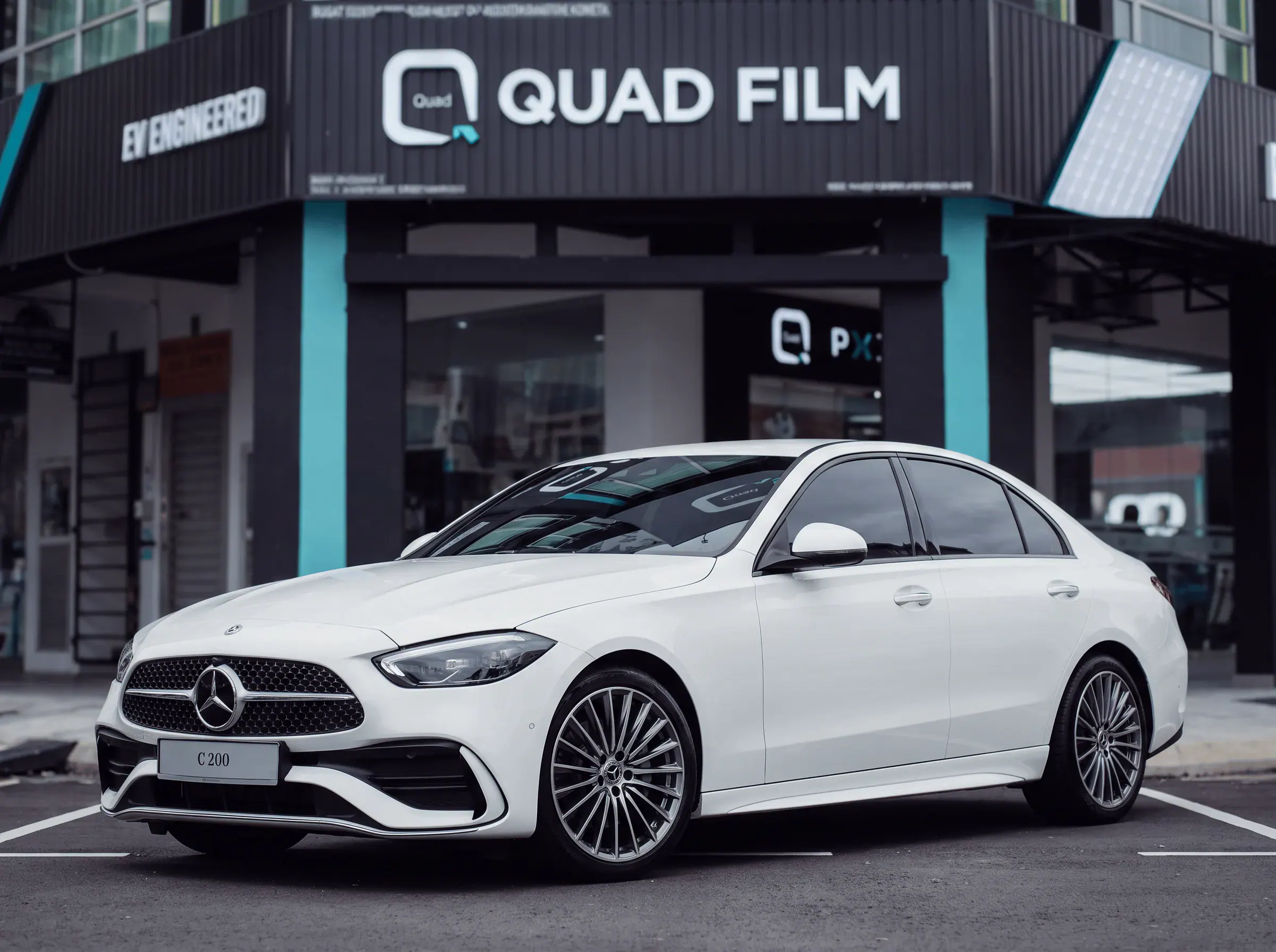 Mercedes-Benz C-Class selepas pemasangan tinted QUAD Film