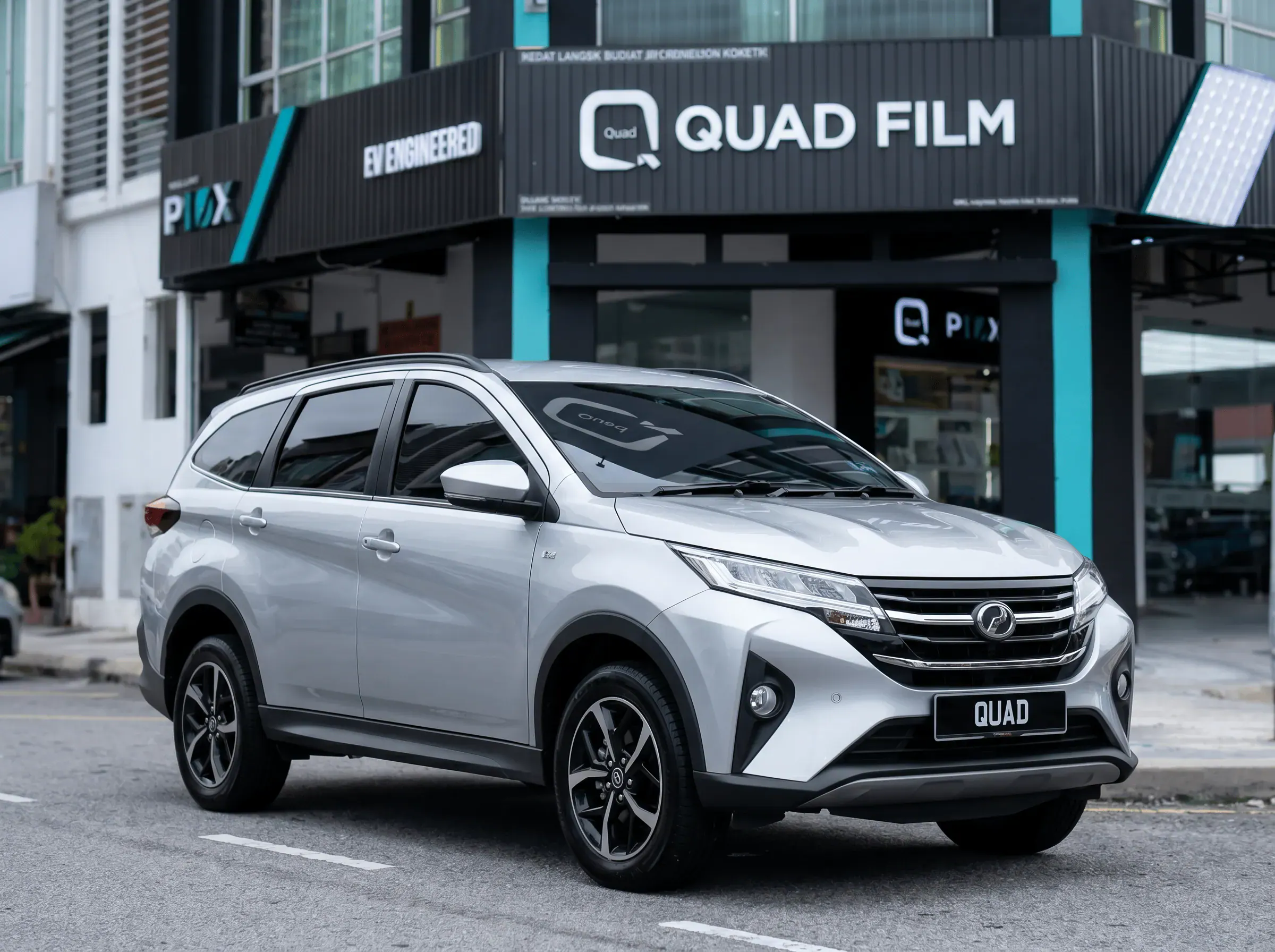 Perodua Aruz selepas pemasangan tinted QUAD Film