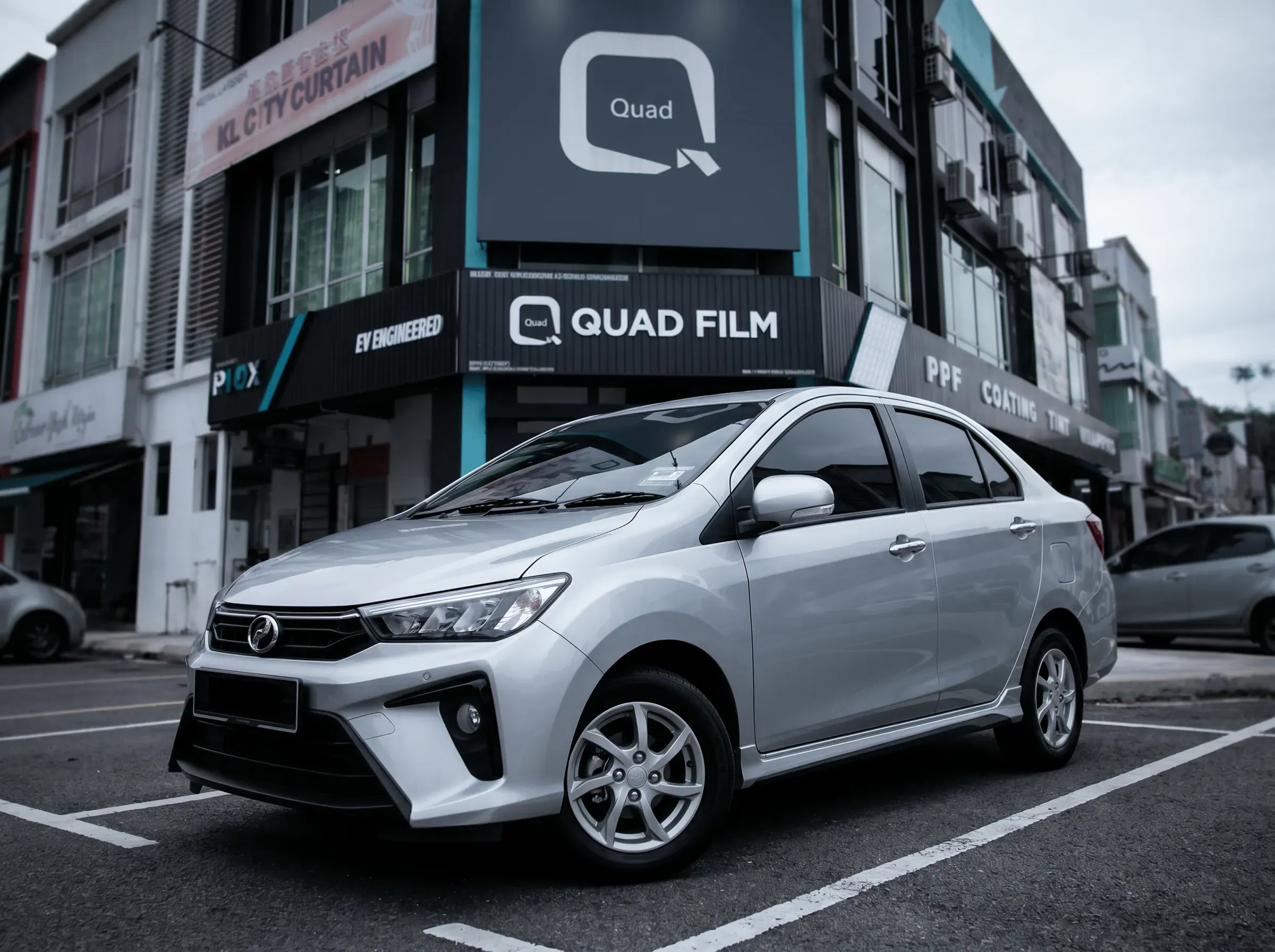 Perodua Bezza selepas pemasangan tinted QUAD Film