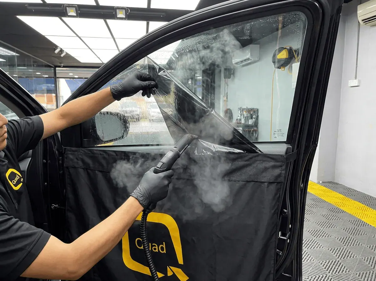Menanggalkan tinted lama semasa pemasangan tinted pada Perodua Myvi
