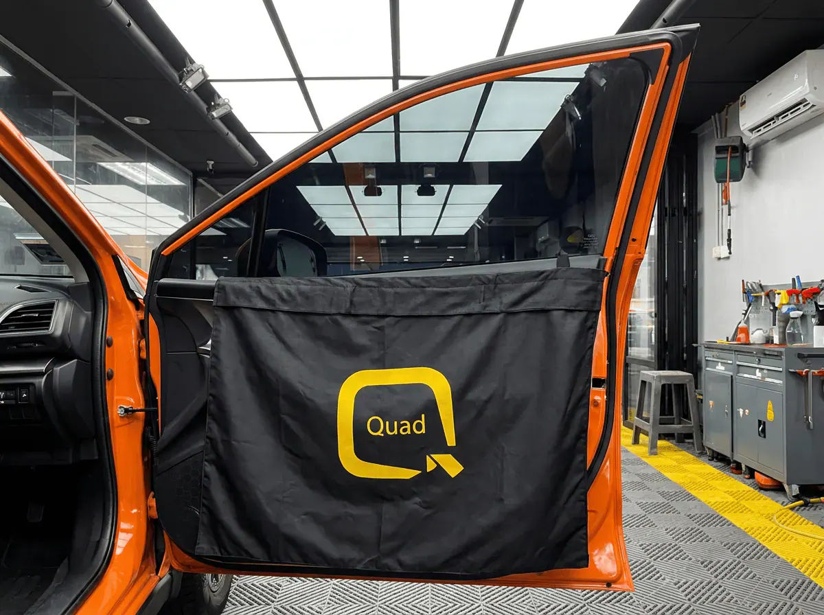 Perlindungan panel pintu semasa pemasangan tinted pada Subaru Crosstrek