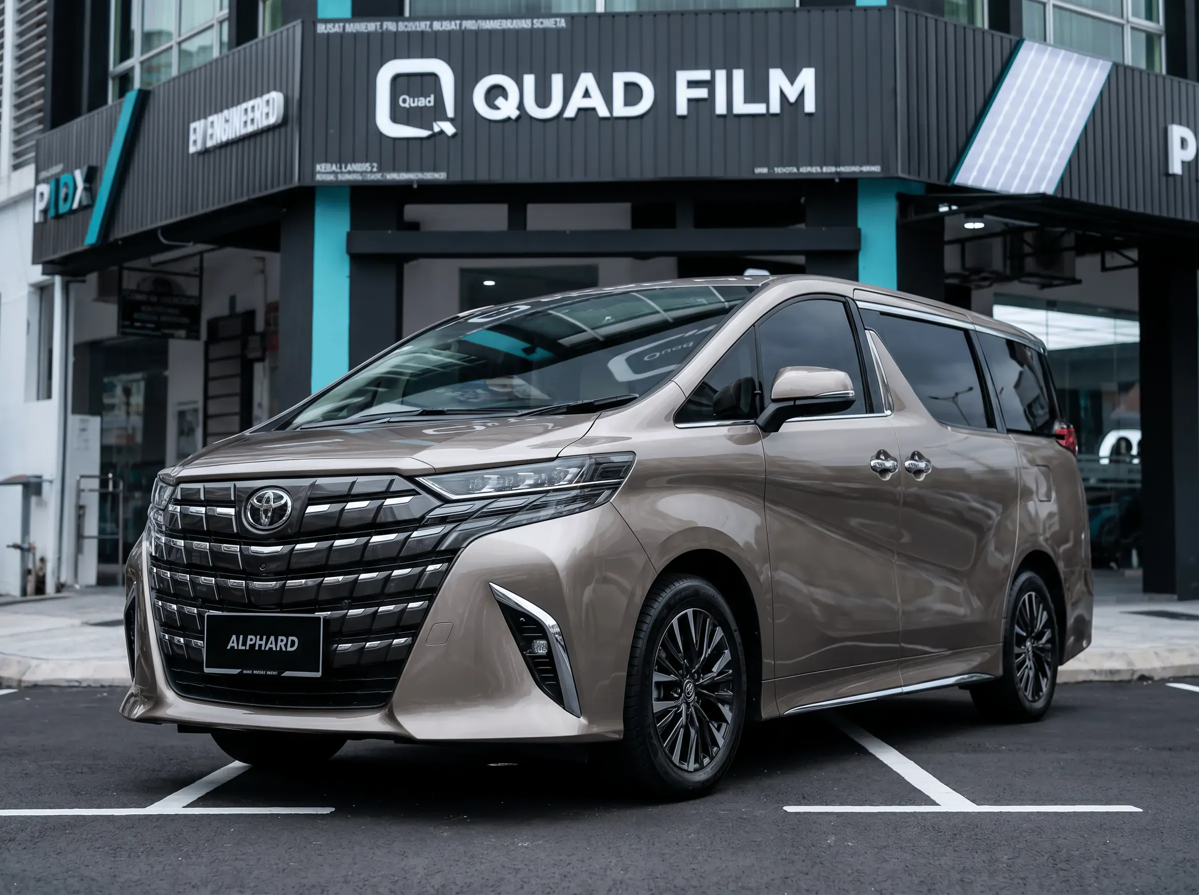 Toyota Alphard selepas pemasangan tinted QUAD Film