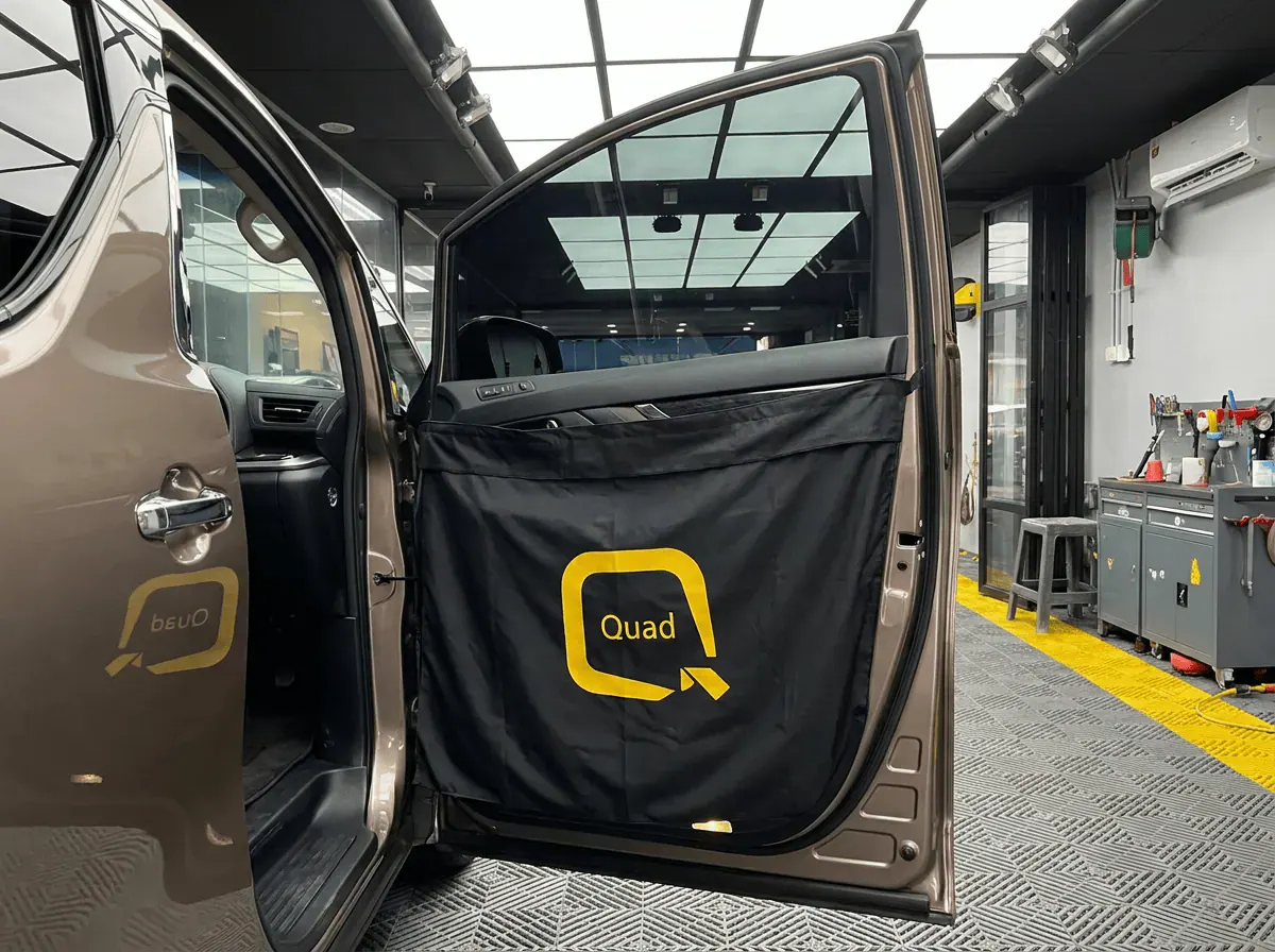 Perlindungan panel pintu semasa pemasangan tinted pada Toyota Alphard