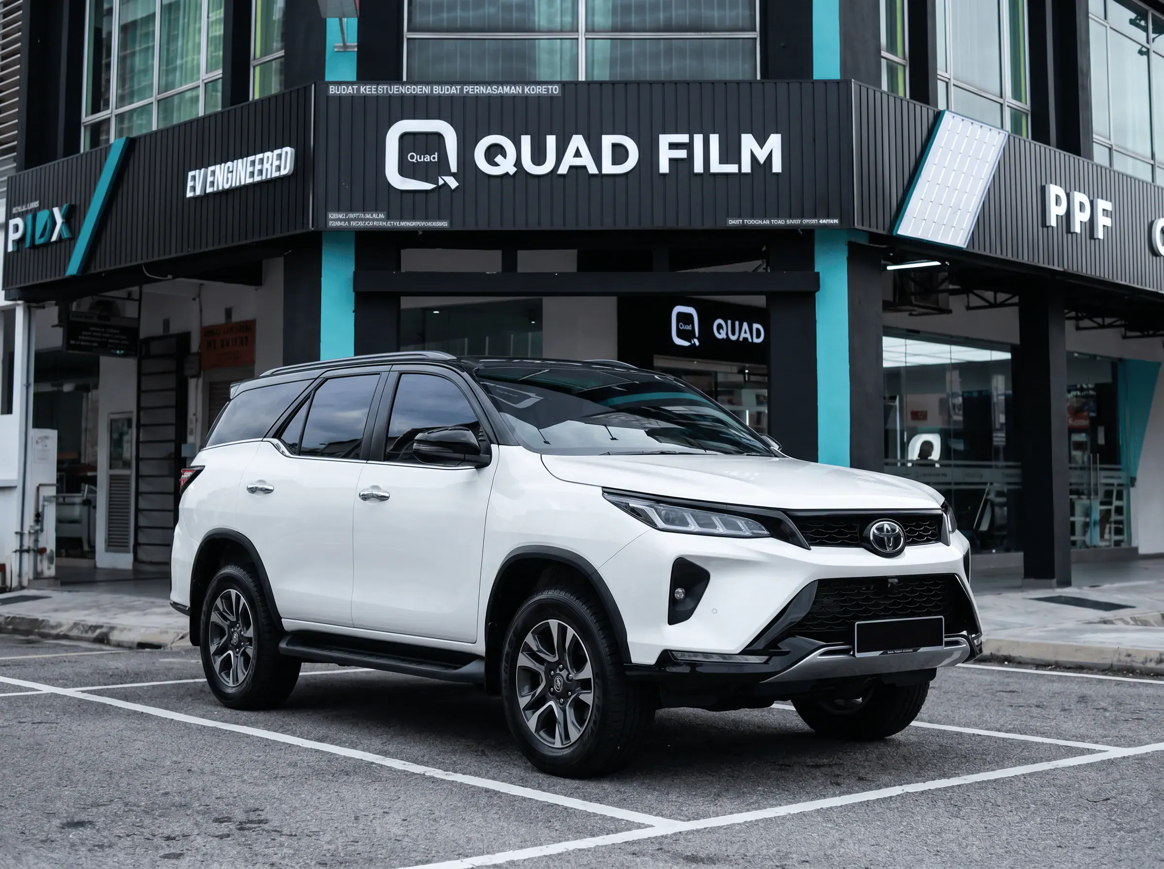 Toyota Fortuner selepas pemasangan tinted QUAD Film