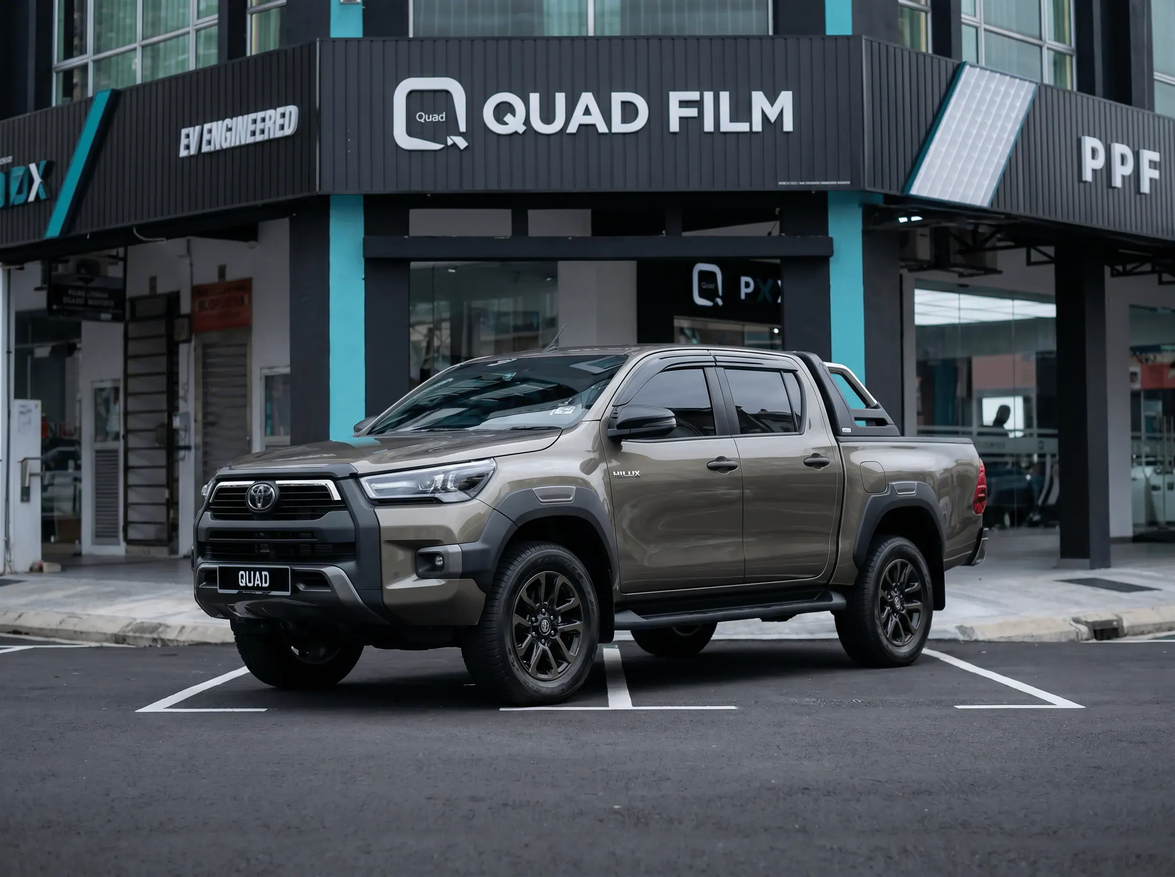 Toyota Hilux selepas pemasangan tinted QUAD Film