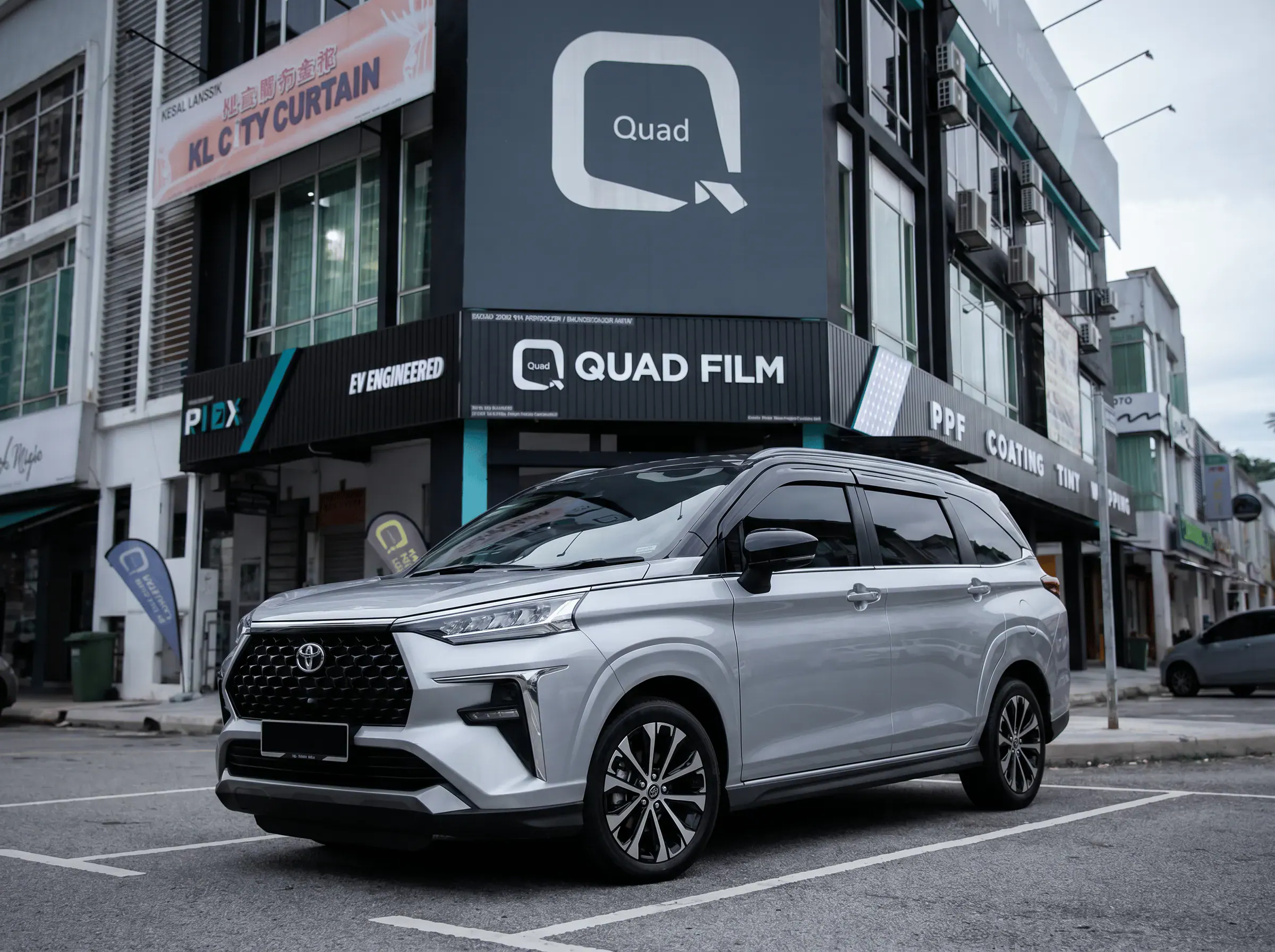 Toyota Veloz selepas pemasangan tinted QUAD Film