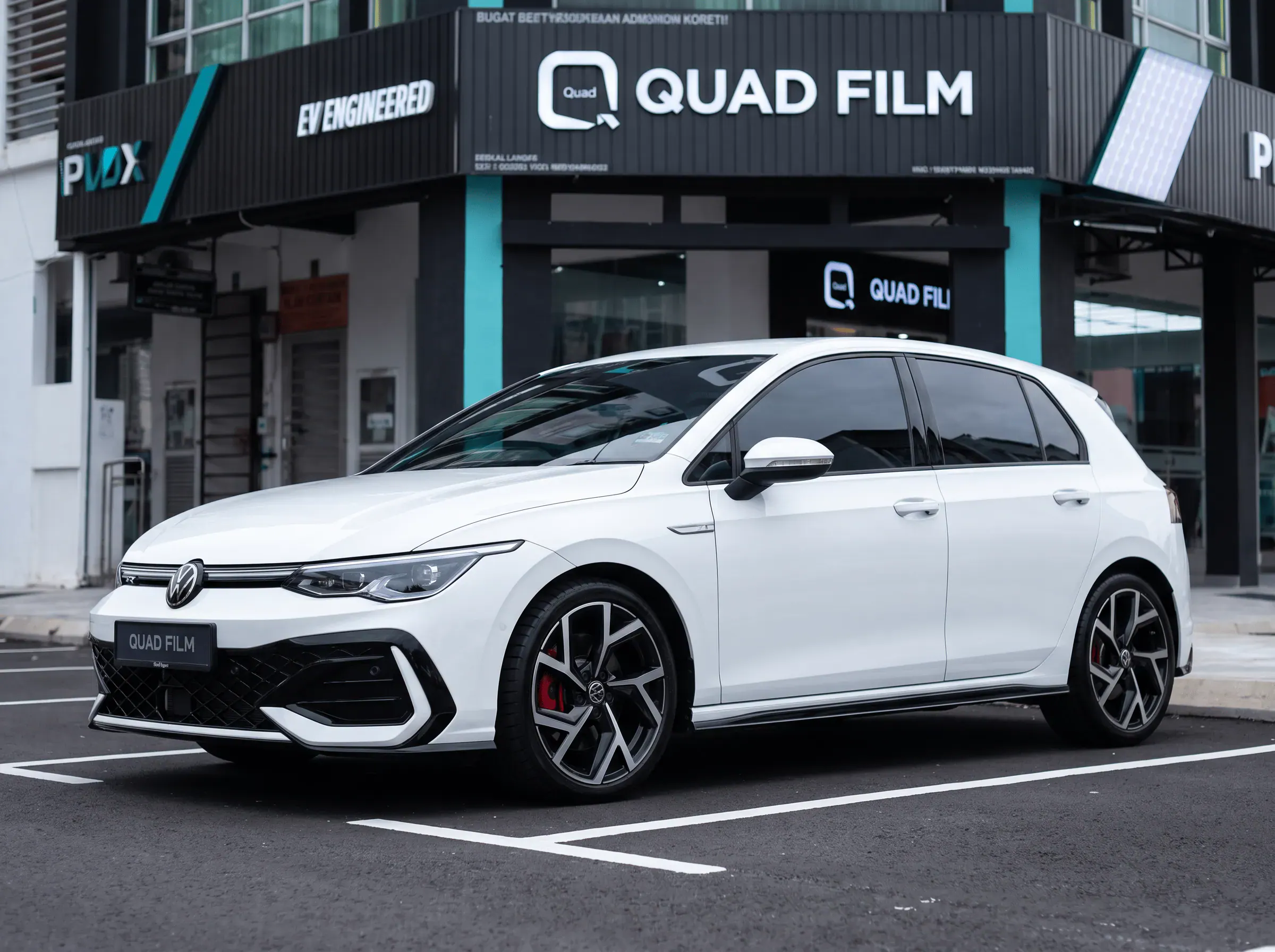 Volkswagen Golf selepas pemasangan tinted QUAD Film