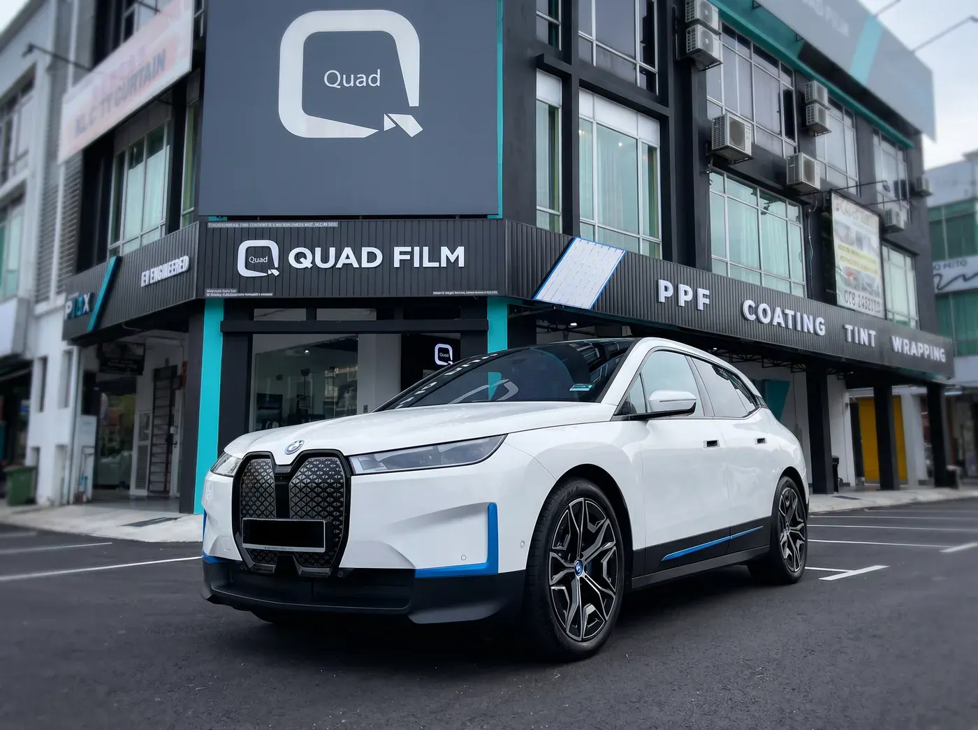 BMW iX dengan PPF penuh Quad Film