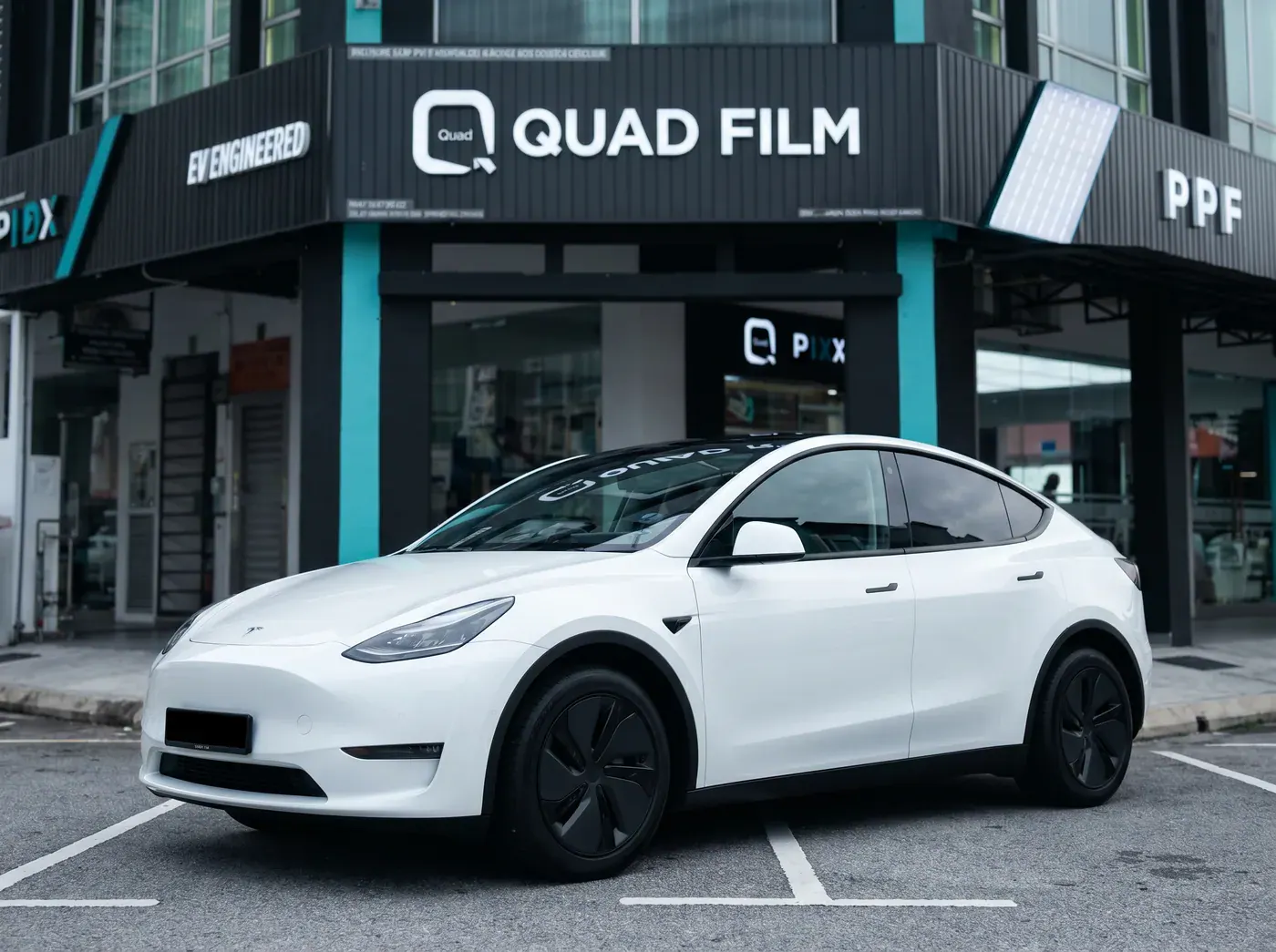 Tesla Model Y dengan PPF penuh Quad Film