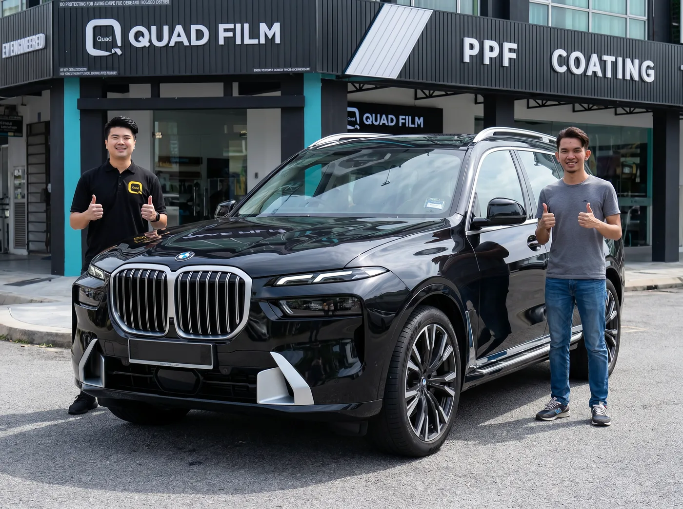 Pasukan Quad Film bersama pemilik BMW X7 selepas pemasangan PPF