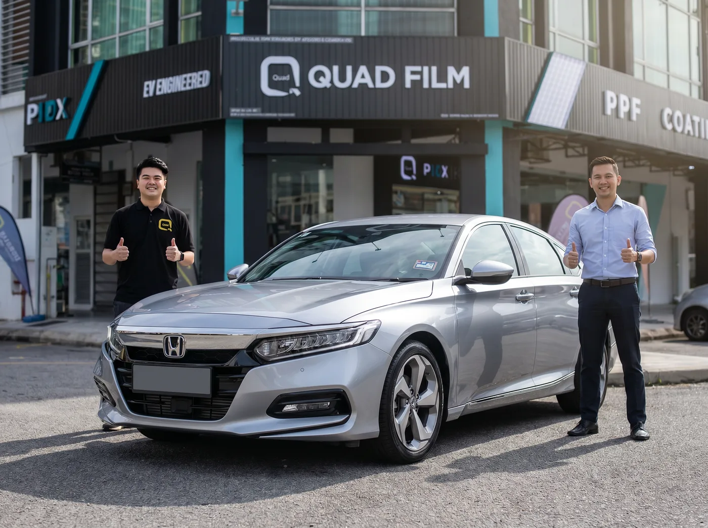 Pasukan Quad Film bersama pemilik Honda Accord selepas pemasangan PPF
