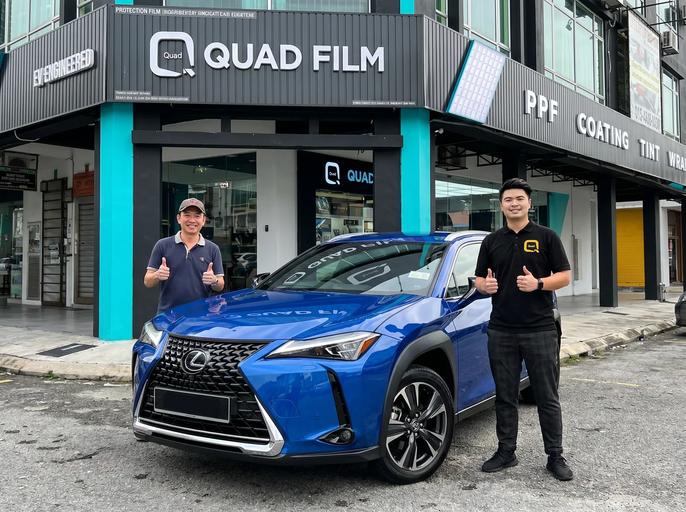 Pasukan Quad Film bersama pemilik Lexus UX selepas pemasangan PPF