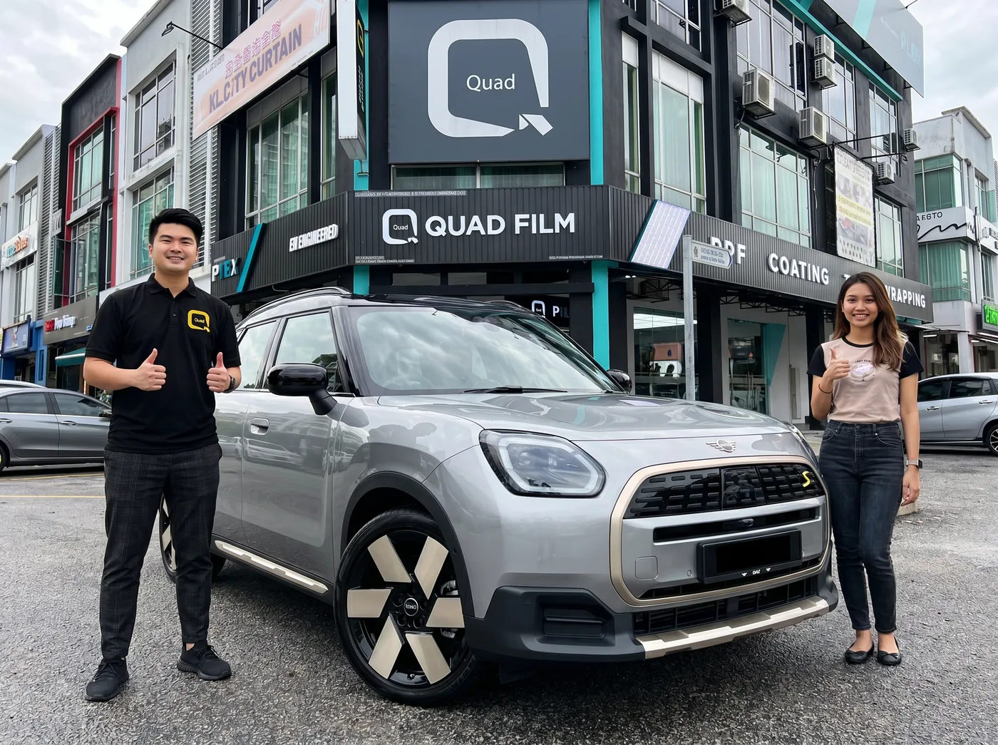 Pasukan Quad Film bersama pemilik MINI Countryman selepas pemasangan PPF