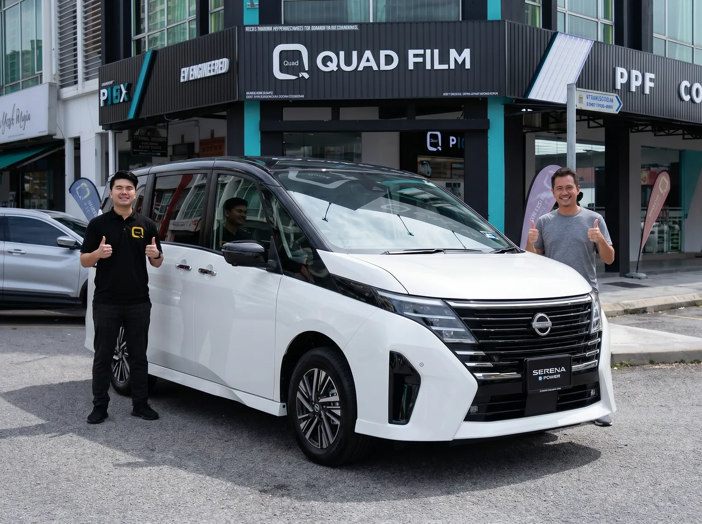 Pasukan Quad Film bersama pemilik Nissan Serena e-Power selepas pemasangan PPF