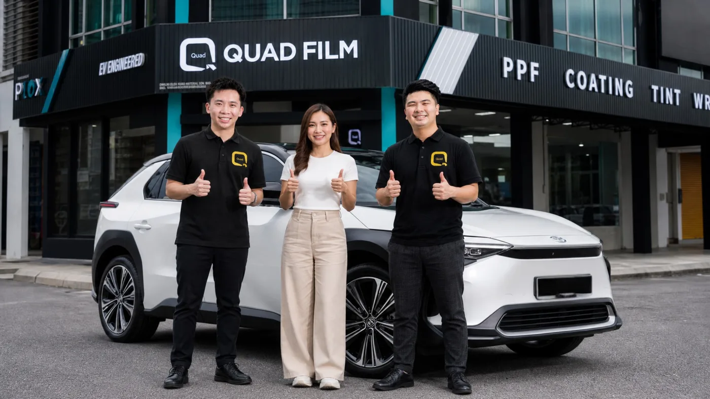 Pasukan Quad Film bersama pemilik Toyota bZ4X selepas pemasangan PPF