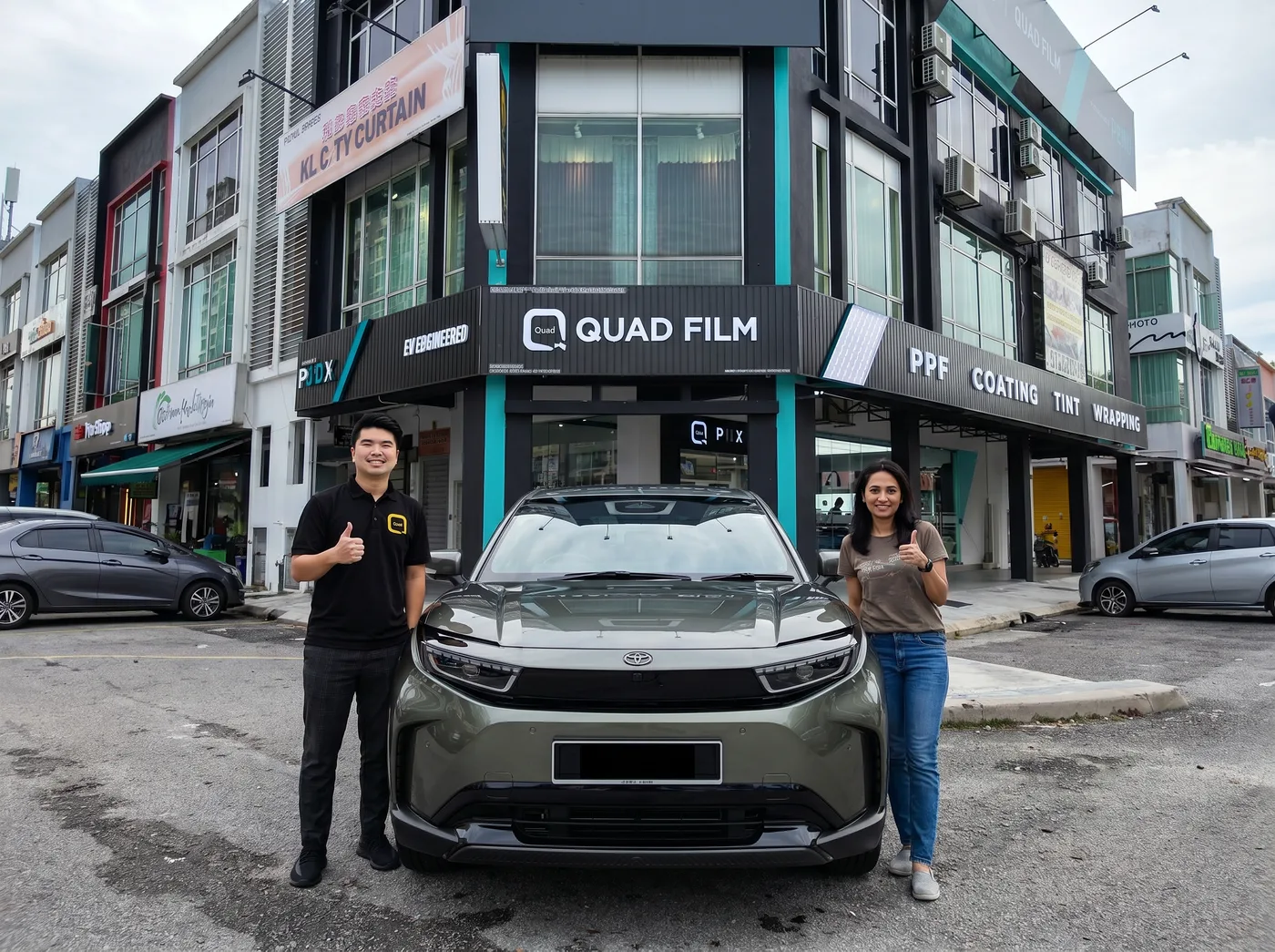 Pasukan Quad Film bersama pemilik Toyota Urban Cruiser selepas pemasangan PPF