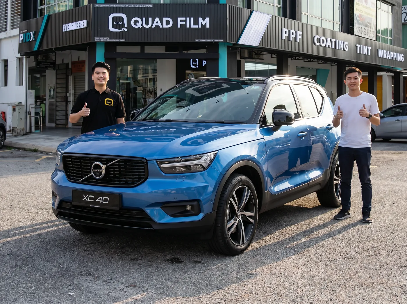 Pasukan Quad Film bersama pemilik Volvo XC40 selepas pemasangan PPF