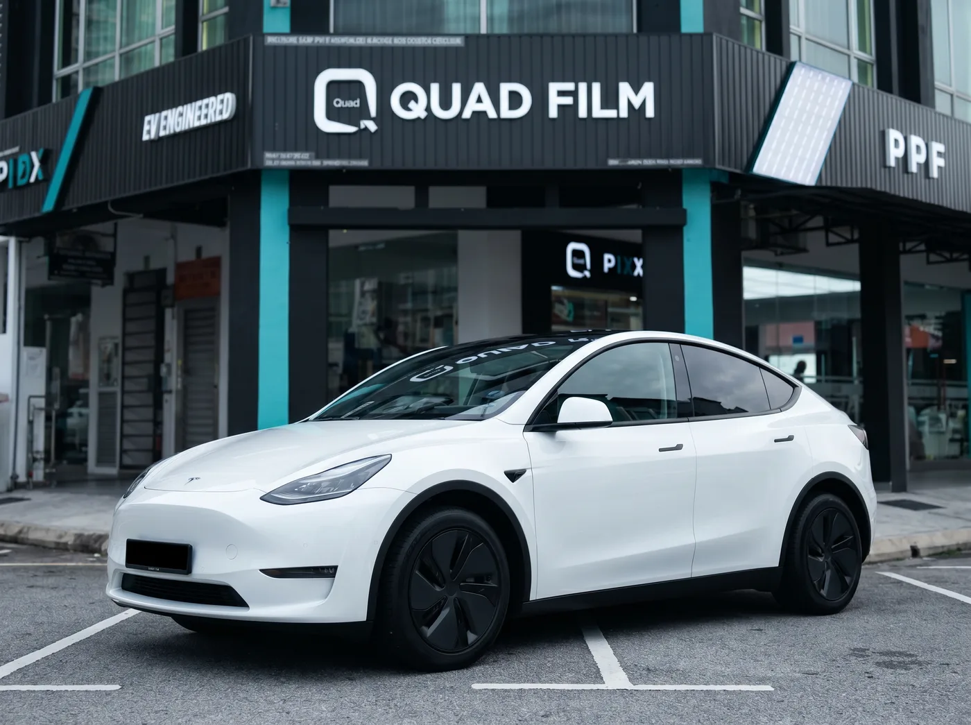 Tesla Model Y dengan PPF Quad Film