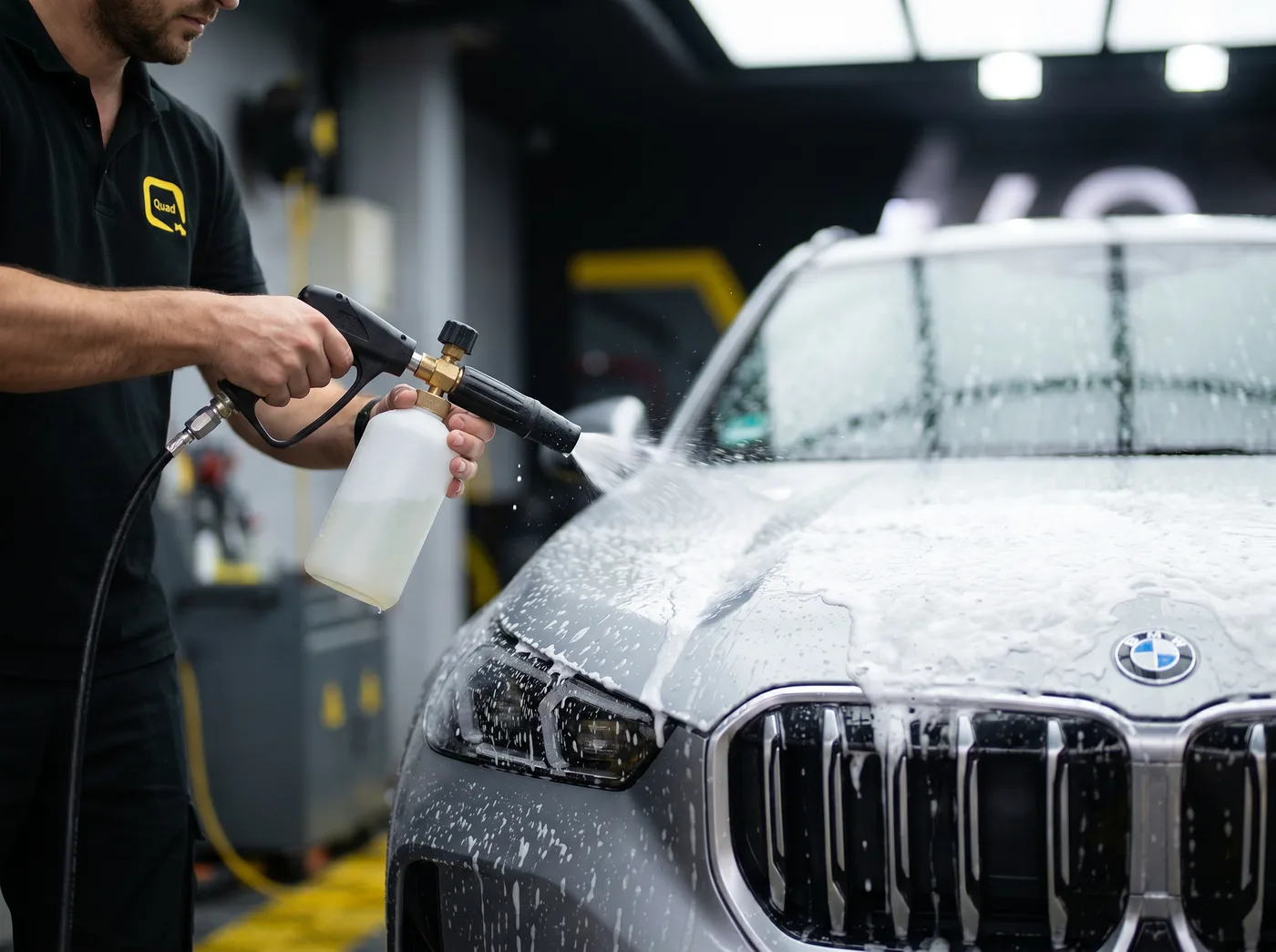 Cucian mendalam dan penyediaan permukaan semasa pemasangan PPF Quad Film pada BMW X1