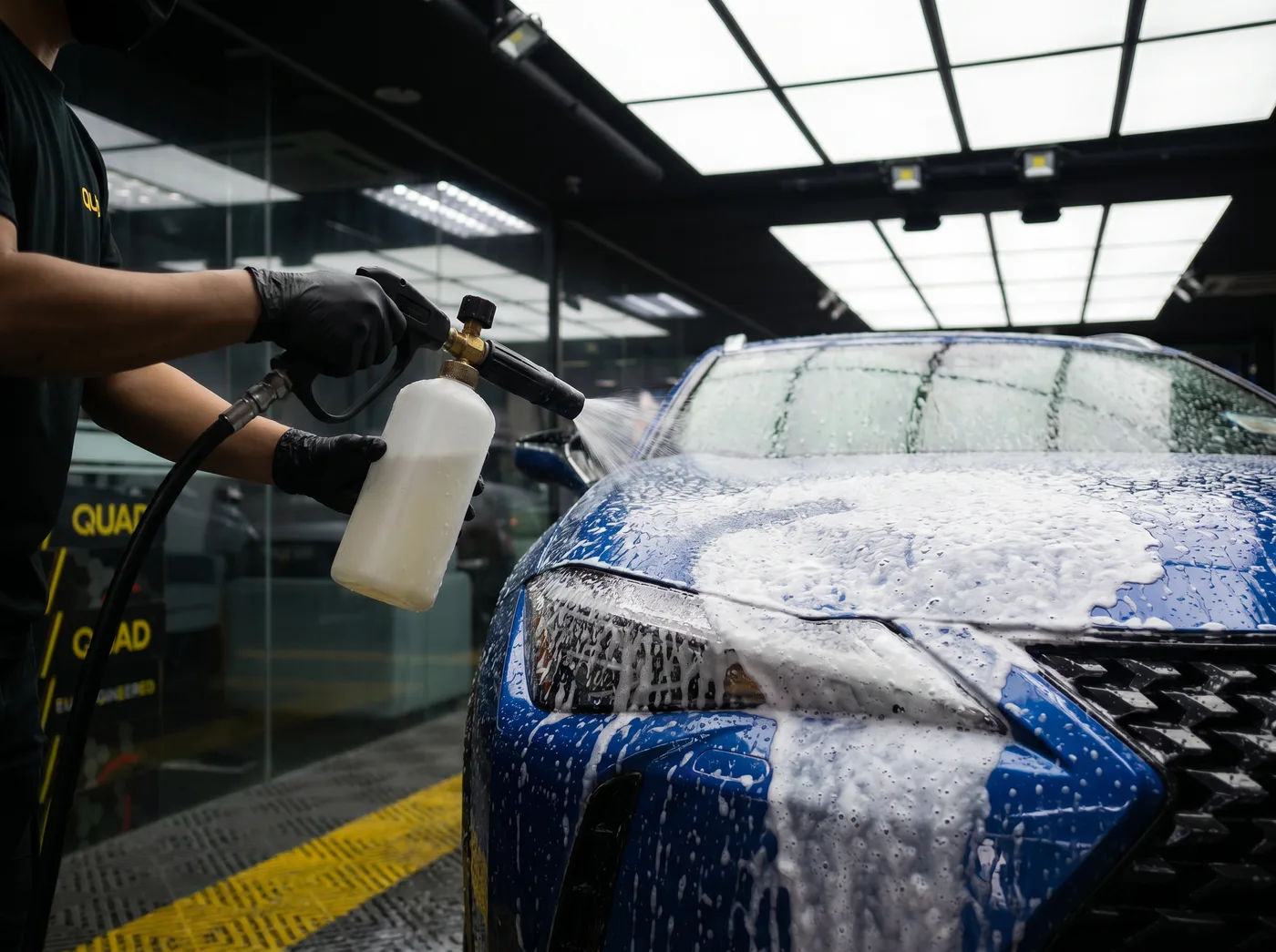 Cucian mendalam dan penyediaan permukaan — pemasangan PPF Quad Film pada Lexus UX