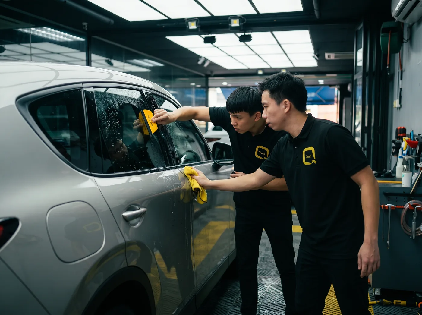 Pembuangan udara dan air — pemasangan PPF Quad Film pada Mazda CX-60