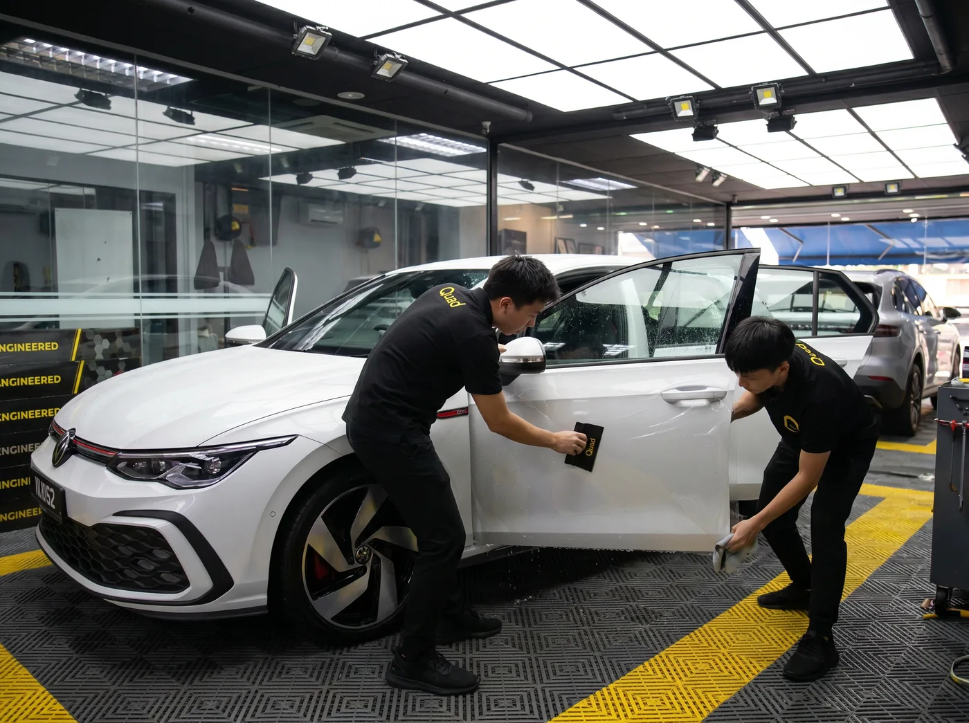 Pembuangan Udara & Air — Pemasangan PPF Quad Film pada Volkswagen Golf