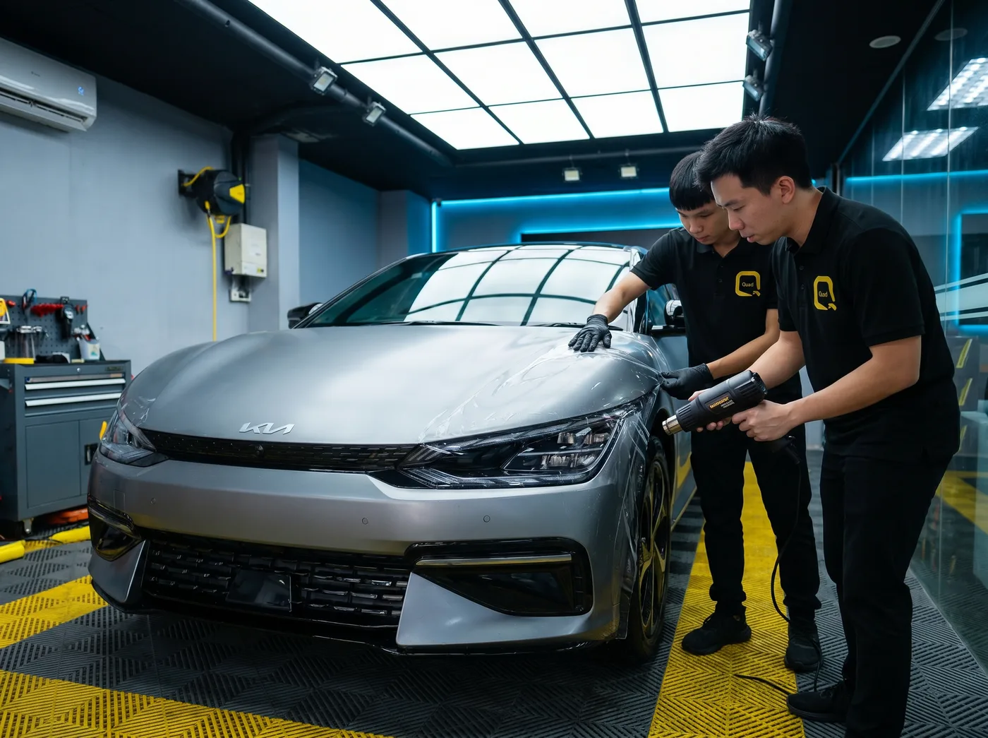 Tepi dimeterai dengan haba — pemasangan PPF Quad Film pada Kia EV6