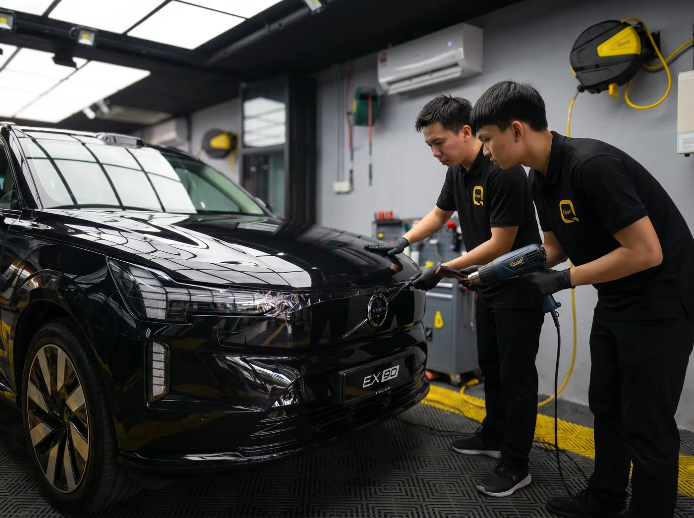 Tepi Dikemaskan dengan Haba — Pemasangan PPF Quad Film pada Volvo EX90